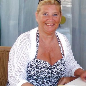 Nue et vivante après la douche Josette - rencontre-Cougar-Bordeaux