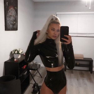 Pas de mecs sales ou qui forcent ! Chloé - rencontre-Libertine-Nice